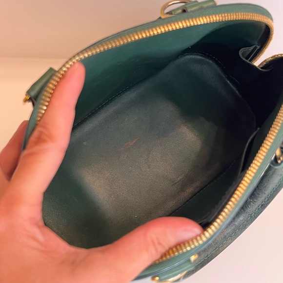 🎀LOUIS VUITTON Menthe Ostrich Leather Alma BB Bag - Picture 10 of 16